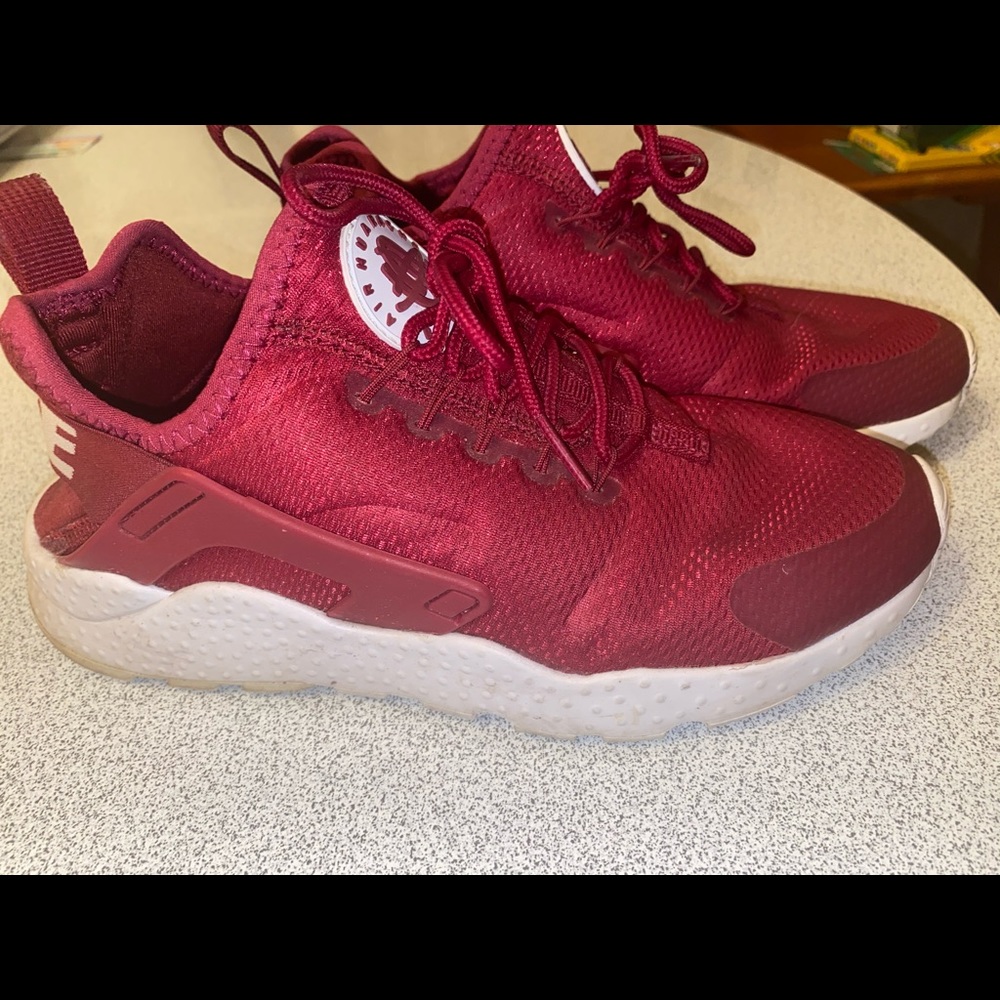 SOLD Nike Hurrache Women’s Sneakers